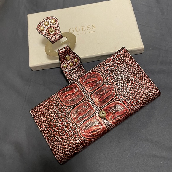 Guess wallet in ruby brand new in box with tags - Picture 8 of 10
